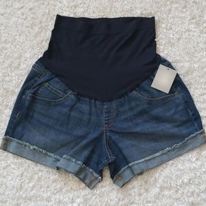 NWT Maternity Boyfriend Shorts